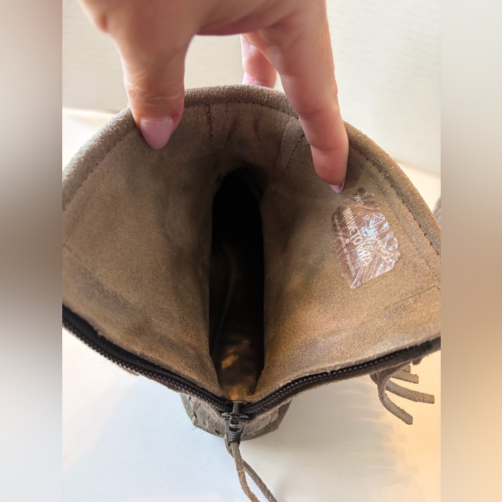 Minnetonka Hi Top Back Zip Fringed Moccasin Boot‎ size 7 - Picture 8 of 10